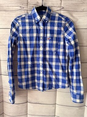 Hollister Women’s Blue and White Long sleeve checkerboard button up shirt.